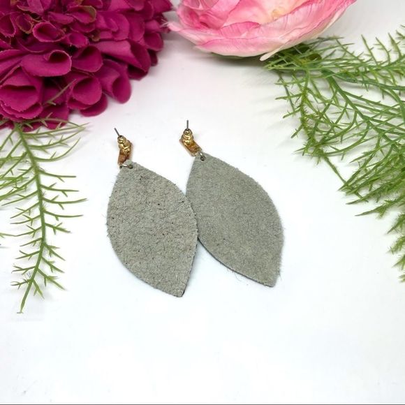 NEW⚜️REAL LEATHER & Fur Script Pattern Dangly Earrings - Picture 5 of 6